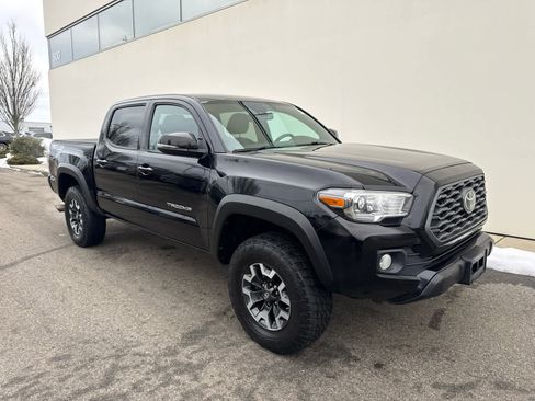 Used 2020 Toyota Tacoma TRD Off-Road w/ Technology Package image 2