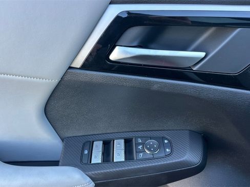 New 2025 Mitsubishi Outlander SE image 12