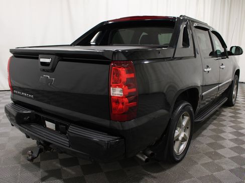 Used 2013 Chevrolet Avalanche LTZ AWD/4WD image 28