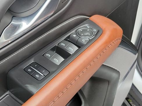 Used 2023 GMC Yukon XL Denali Ultimate AWD/4WD image 28