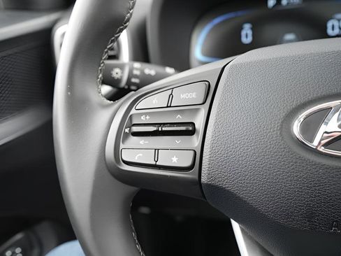 Certified 2025 Hyundai Venue SEL FWD image 26
