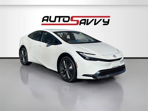 Used 2024 Toyota Prius XLE image 1