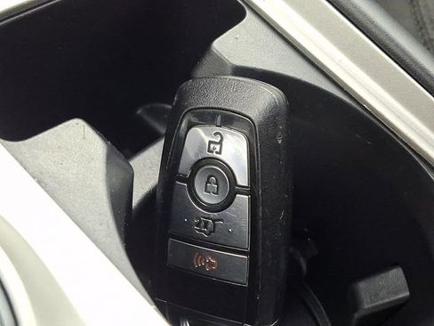 Used 2023 Ford Explorer XLT AWD/4WD image 17