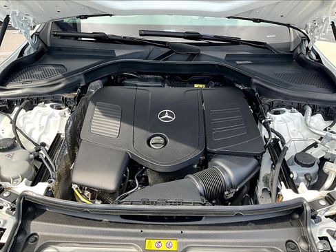 Used 2025 Mercedes-Benz GLC 300 4MATIC image 31