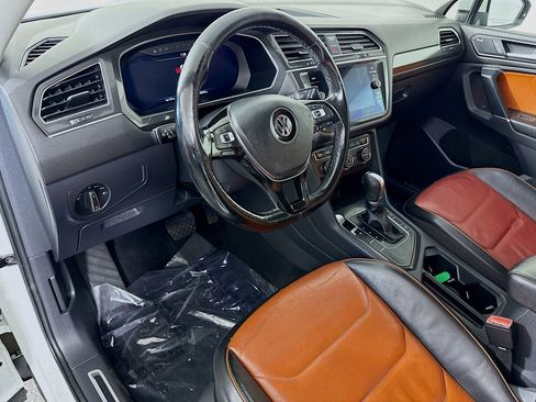 Used 2018 Volkswagen Tiguan SEL Premium image 23