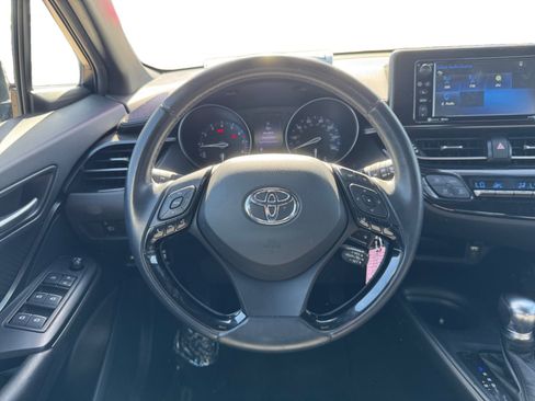 Used 2018 Toyota C-HR XLE FWD image 12