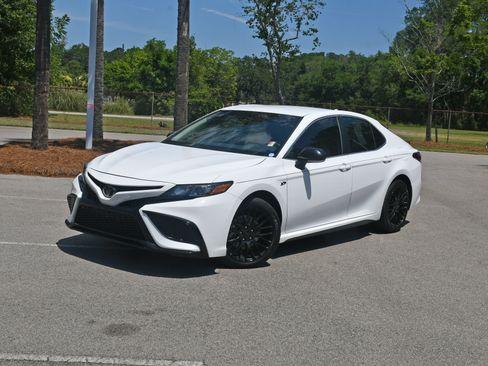 Used 2024 Toyota Camry SE FWD image 6