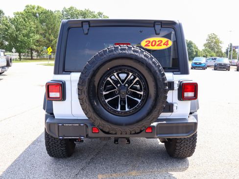 Used 2024 Jeep Wrangler Unlimited Sport AWD/4WD image 4