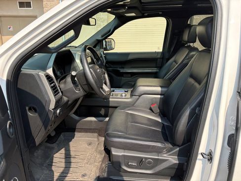Used 2019 Ford Expedition Max XLT w/ Equipment Group 202A AWD/4WD image 16