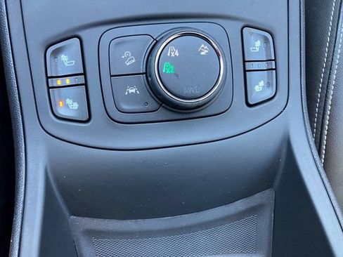 Used 2024 GMC Terrain SLT AWD/4WD image 9