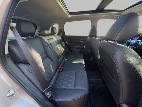 New 2026 Nissan Rogue Platinum image 10