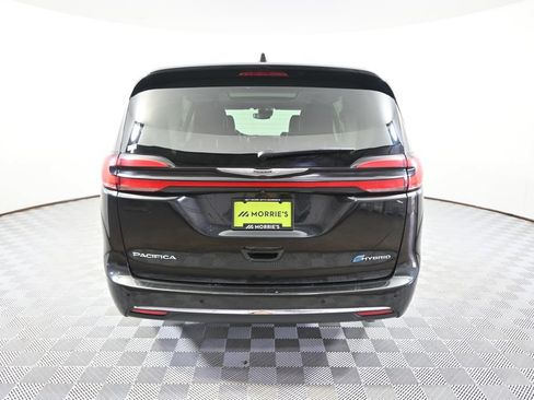 Used 2023 Chrysler Pacifica Limited FWD image 5