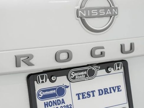 Used 2025 Nissan Rogue SV w/ SV Premium Package image 10