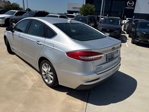 Used 2019 Ford Fusion SE FWD image 7