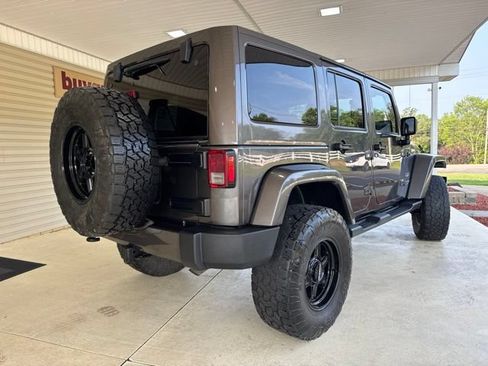 Used 2018 Jeep Wrangler Unlimited Sahara w/ Connectivity Group AWD/4WD image 7
