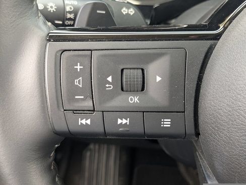 Used 2025 Nissan Pathfinder SL FWD image 26