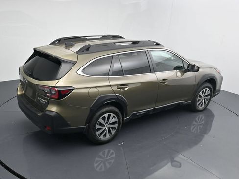 Used 2024 Subaru Outback Premium AWD/4WD image 16