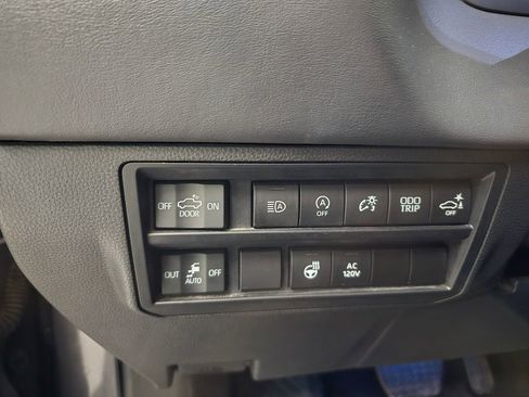 Used 2023 Toyota Tundra Platinum AWD/4WD image 33
