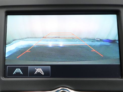 Used 2018 Chevrolet Malibu Hybrid image 6