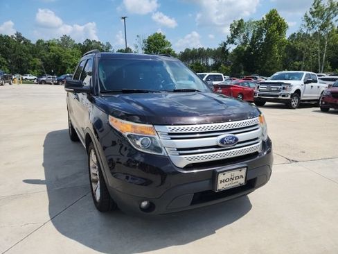 Used 2013 Ford Explorer XLT FWD image 2