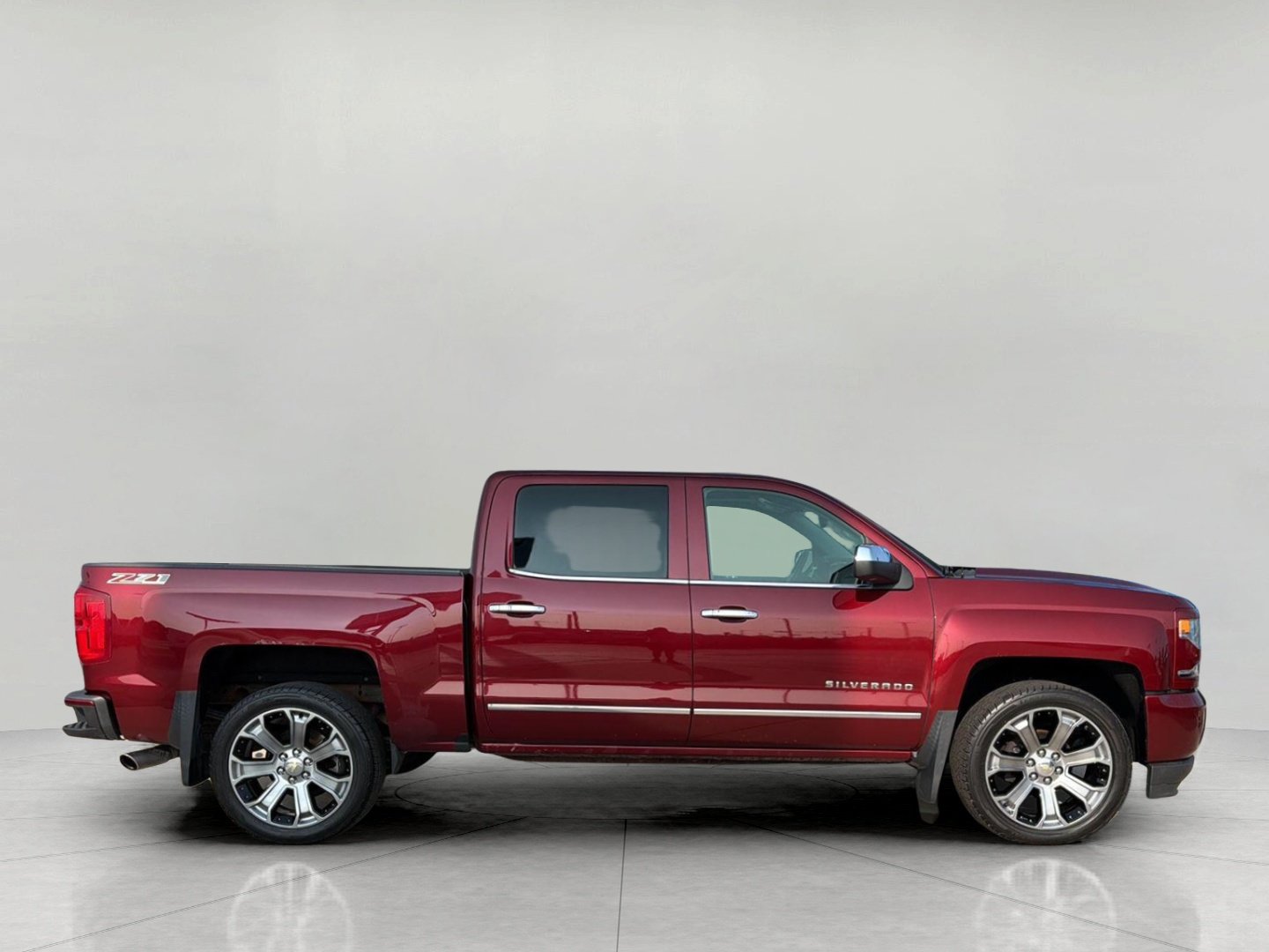 Used 2016 Chevrolet Silverado 1500 LTZ Z71 w/ LTZ Plus Package AWD/4WD image 4