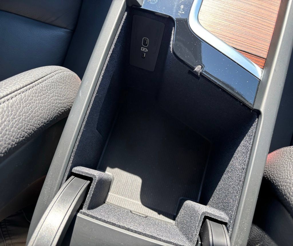 Certified 2023 Volvo XC60 B5 Plus w/ Climate Package AWD/4WD image 11