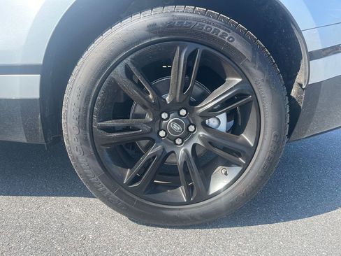 Used 2018 Land Rover Range Rover Velar R-Dynamic SE image 12