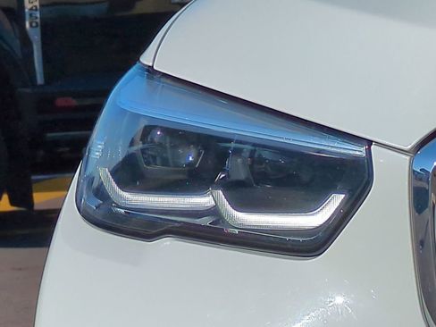 Used 2021 BMW X5 xDrive40i w/ Convenience Package image 9