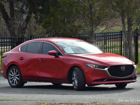 Used 2020 MAZDA MAZDA3 AWD Sedan w/ Preferred Package image 4