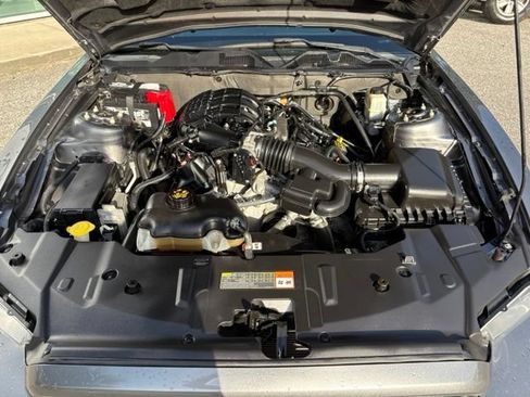 Used 2013 Ford Mustang Premium RWD image 29