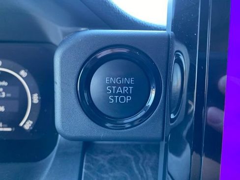 Certified 2025 Toyota Tacoma Limited AWD/4WD image 9