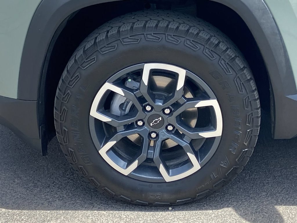 Used 2025 Chevrolet Equinox ACTIV w/ Safety and Technology Package AWD/4WD image 28