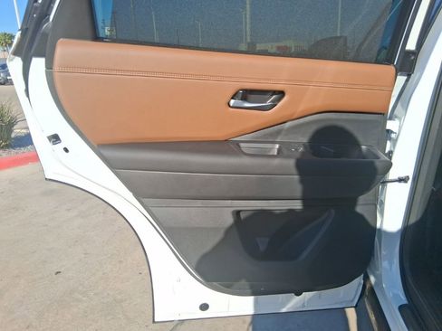New 2026 Nissan Pathfinder Platinum AWD/4WD image 32