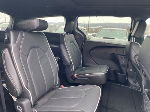 New 2026 Chrysler Pacifica Limited w/ S Appearance Package image 12