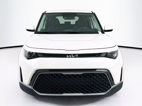 Used 2025 Kia Soul LX w/ LX Technology Package FWD image 2