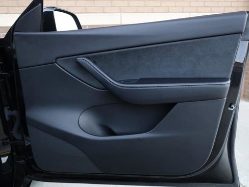 Used 2021 Tesla Model Y Long Range AWD/4WD image 28