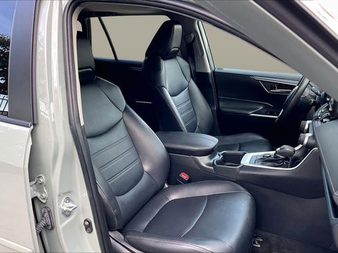 Certified 2022 Toyota RAV4 XLE Premium image 8