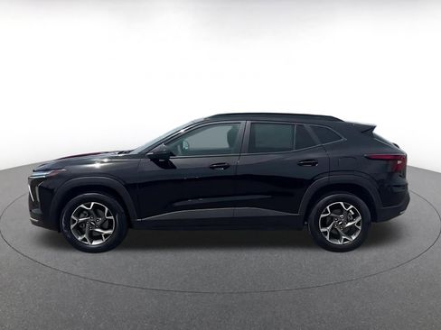 Used 2025 Chevrolet Trax LT FWD image 9