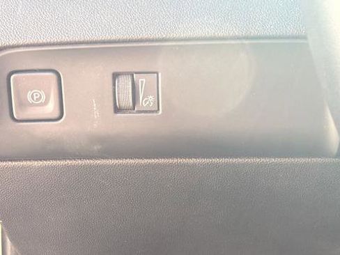 Used 2023 Buick Enclave Essence FWD image 19