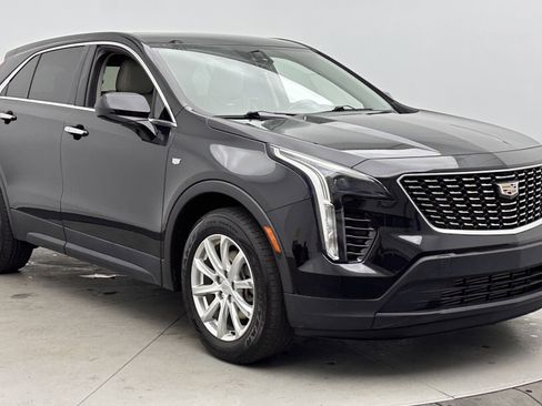 Used 2021 Cadillac XT4 Luxury w/ Cold Weather Package image 3