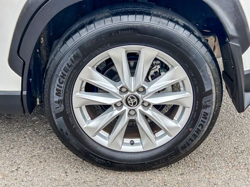 Used 2022 Toyota Corolla Cross LE AWD/4WD image 11