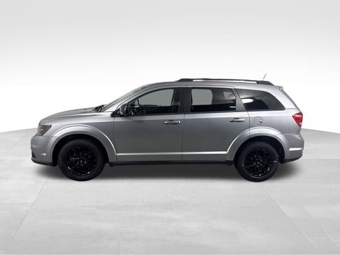Used 2019 Dodge Journey SE w/ Connectivity Group image 2
