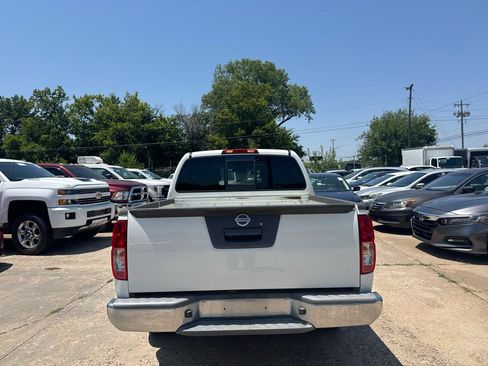 Used 2018 Nissan Frontier SV RWD image 5
