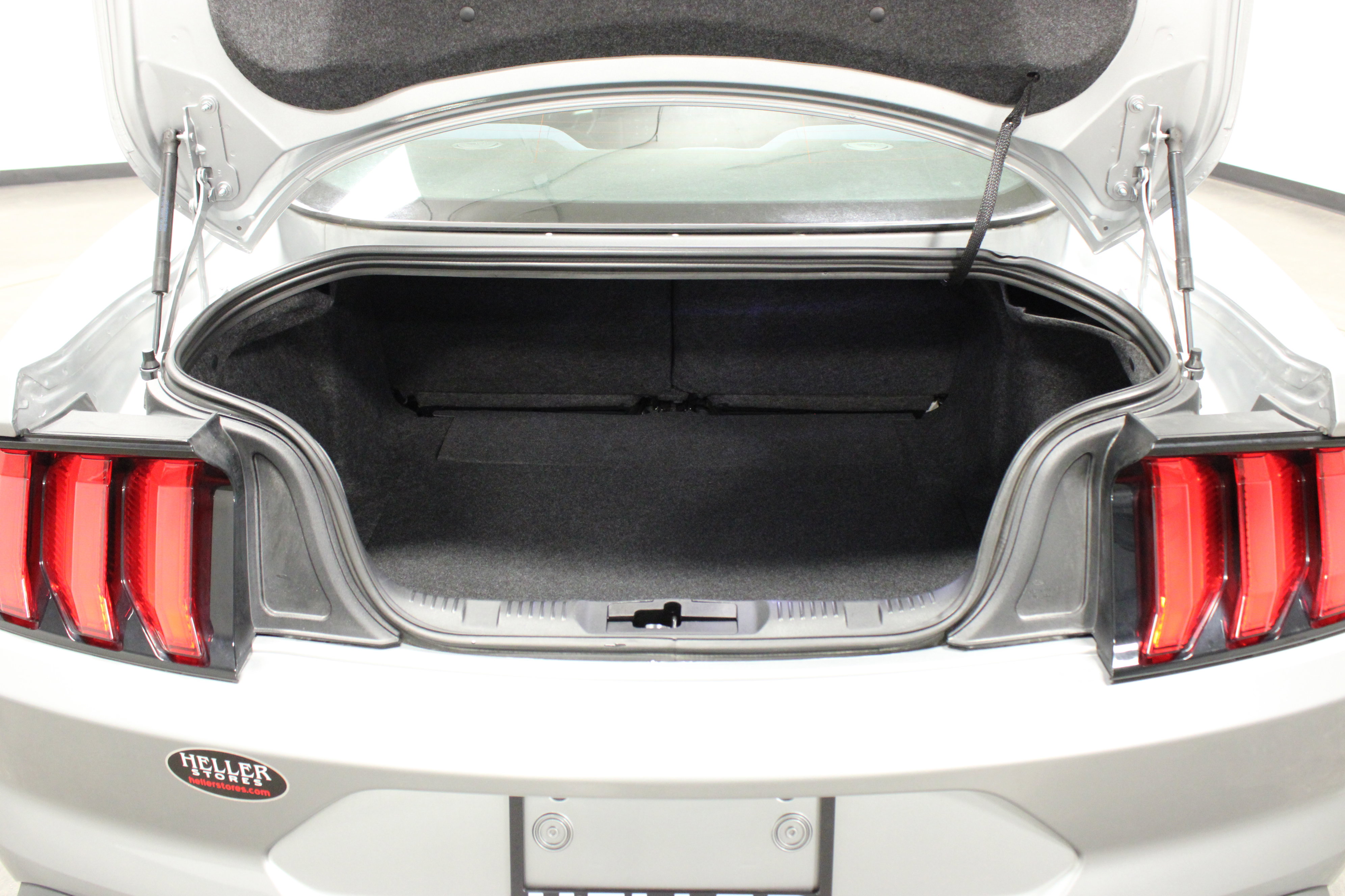 Used 2022 Ford Mustang Coupe RWD image 12