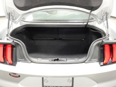 Used 2022 Ford Mustang Coupe RWD image 12
