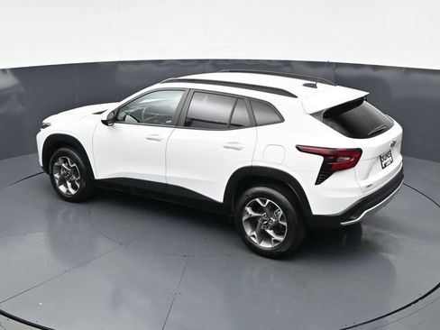 Used 2025 Chevrolet Trax LT FWD image 36