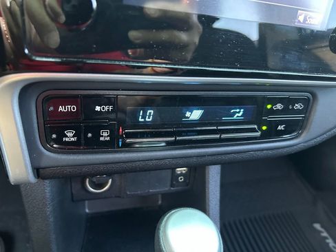 Used 2017 Toyota Corolla LE FWD image 27