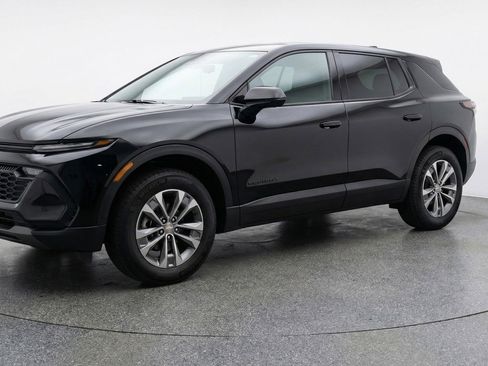 Used 2025 Chevrolet Equinox LT image 3