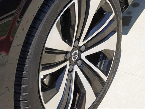 Used 2022 Volvo S60 B5 Momentum w/ Premium Package image 9