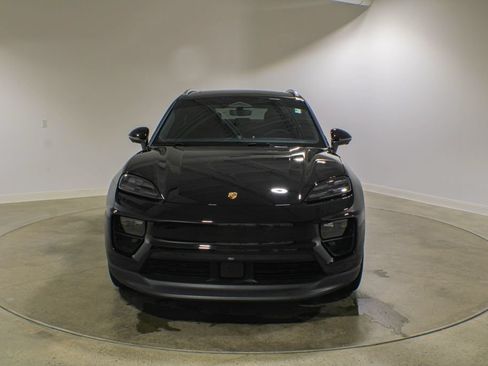 Used 2025 Porsche Macan 4S Electric AWD/4WD image 9